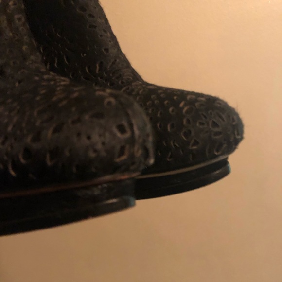 BCBG Max Azria black calf laser design cut booties Sz 10 - Picture 7 of 7